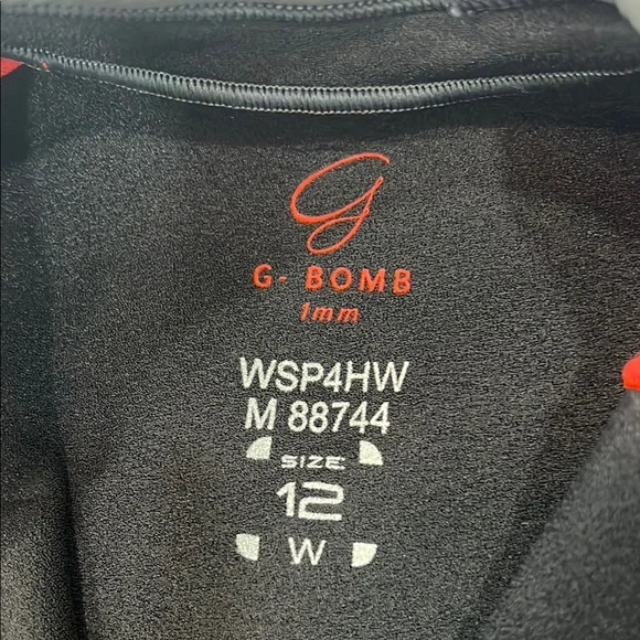 Rip Curl Gray and Aqua Sleeveless Wetsuit with Red Accents - Picture 4 of 5